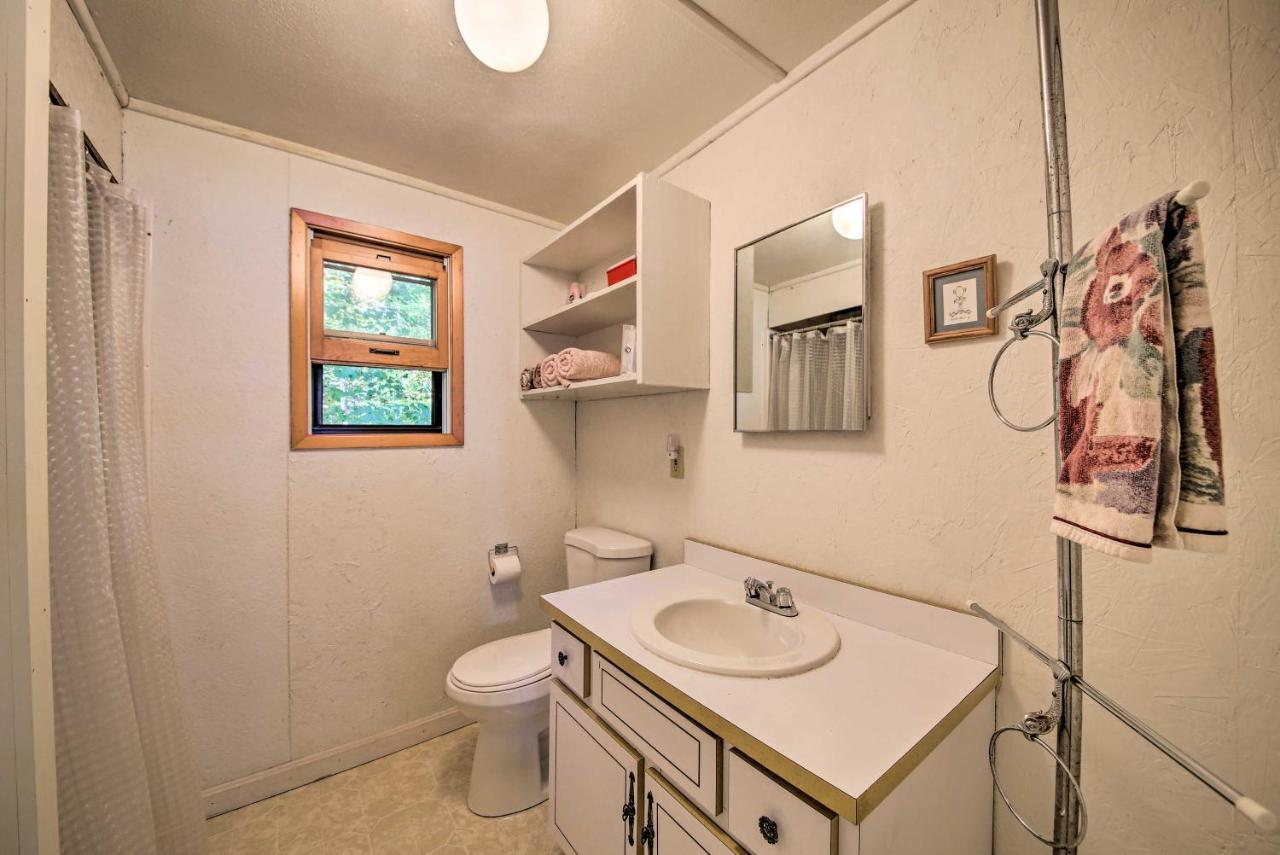 Rustic Retreat Across From Lake Family Friendly! Union Esterno foto